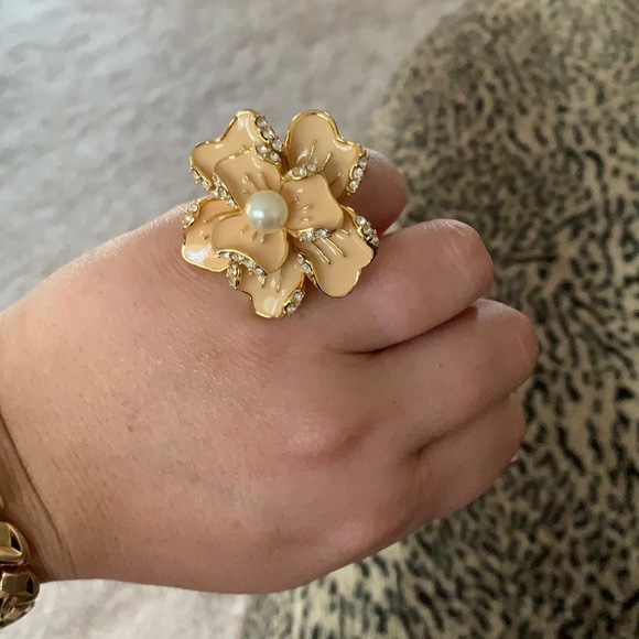 Flower Ring 🌸 💍 - Picture 3 of 3